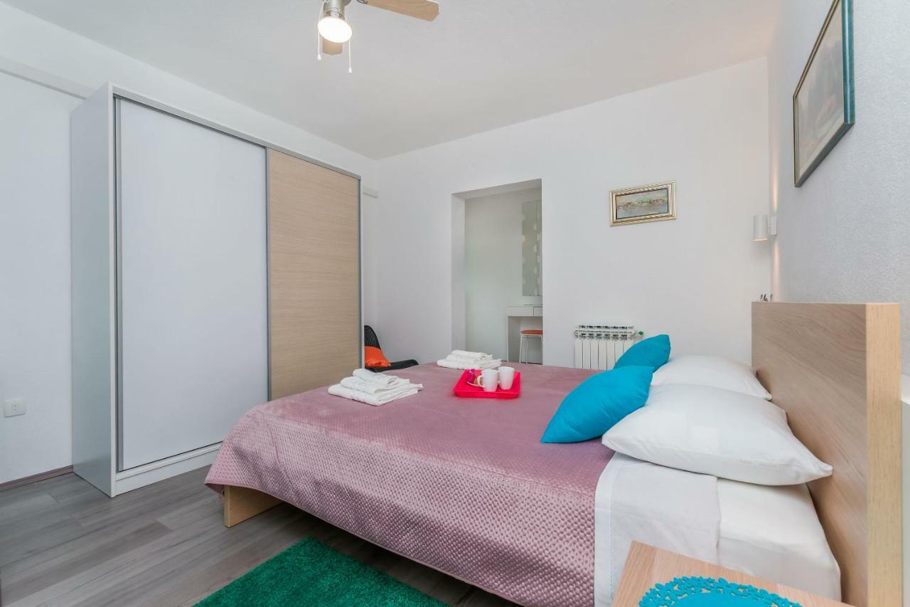 Apartment Adrian โอมิช ภายนอก รูปภาพ