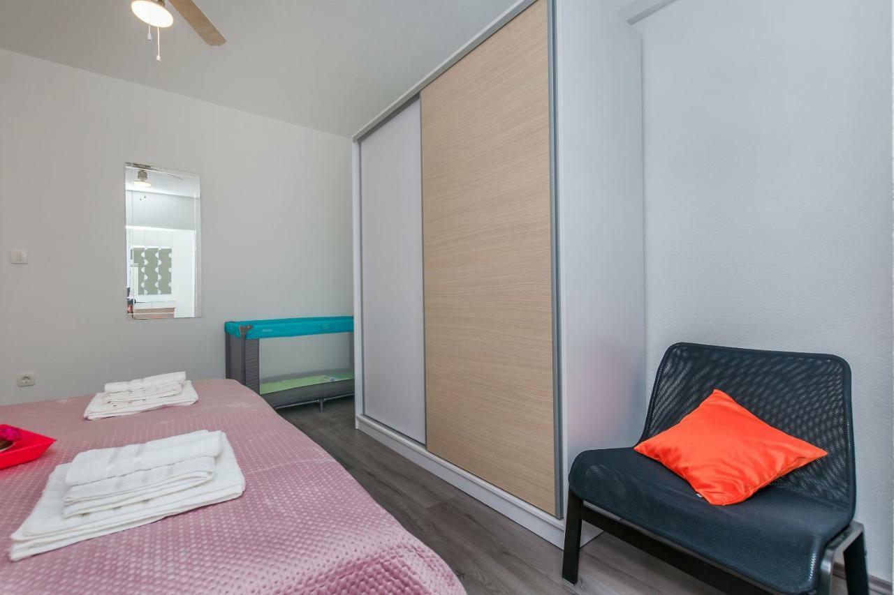 Apartment Adrian โอมิช ภายนอก รูปภาพ