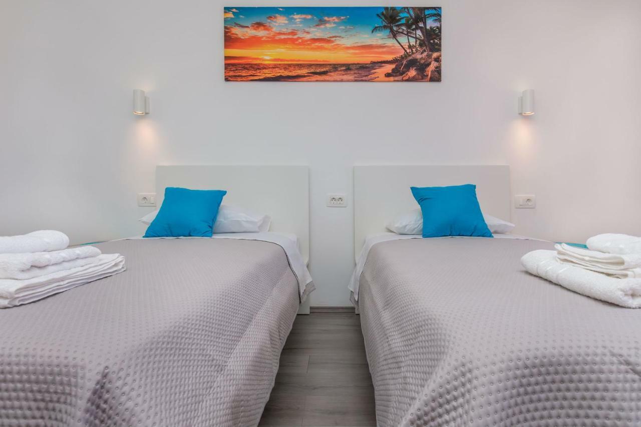 Apartment Adrian โอมิช ภายนอก รูปภาพ