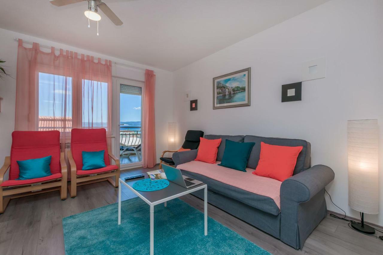 Apartment Adrian โอมิช ภายนอก รูปภาพ